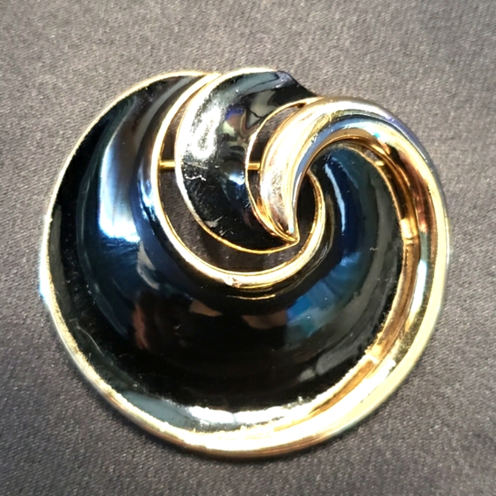 Crown TRIFARI Vintage Signed  black & gold swirl enamel brooch made 1955 to 1969